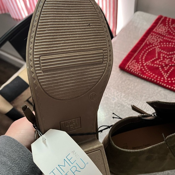 green booties - Picture 3 of 5